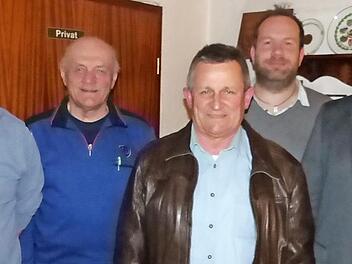 Neuwahlen beim CSU-Ortsverband Kupferberg. Unser Bild zeigt (von links) die stellvertretenden Vorsitzenden Markus Ott und Reinhard Holhut, den neuen Ortsvorsitzenden Herbert Opel, stellvertretenden Vorsitzenden Michael Hain und den scheidenden Vorsitzenden Andreas Kaspar.  Foto: Klaus-Peter Wulf