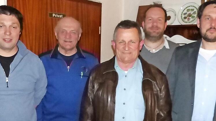 Neuwahlen beim CSU-Ortsverband Kupferberg. Unser Bild zeigt (von links) die stellvertretenden Vorsitzenden Markus Ott und Reinhard Holhut, den neuen Ortsvorsitzenden Herbert Opel, stellvertretenden Vorsitzenden Michael Hain und den scheidenden Vorsitzenden Andreas Kaspar.  Foto: Klaus-Peter Wulf