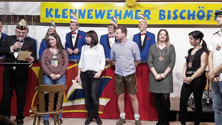 Ehrung (v.l.): Klaus Mültner,  Cindy Dettweiler, Jenny Weipert, Michael Wohlfart, Andrea Müller, Maria Leber, Jannick Borst. Foto: Hartmut Hessel