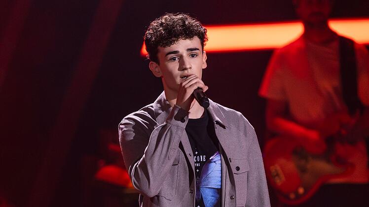 Benjamin Bieck begeisterte bei "The Voice of Germany" mit seiner Version des AnnenMayKantereit-Lieds "Barfu&szlig; am Klavier".