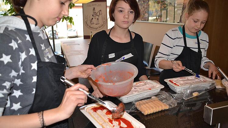 Lecker - das Erdbeer-Tiramisu kam als Nachtisch besonders gut bei den Mädchen an.