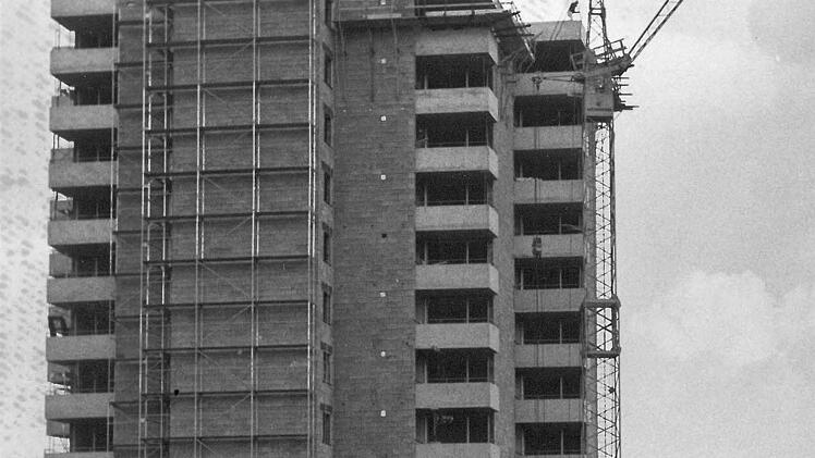 Das Hochhaus wächst im August 1966 in die Höhe. Foto: CT-Archiv