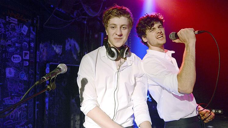 Nach dem Abitur steht Ben (Thomas Schubert) und seinem besten Freund Tizo (Aaron Karl) die Welt offen.