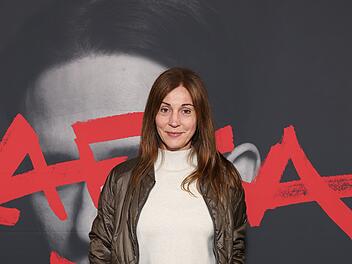 "Wichtig, auch den weiblichen Blick zu zeigen - weil es eben zur Hälfte Männer und zur Hälfte Frauen gibt, und beide Perspektiven gehören gleich gehört und gesehen": Schauspielerin Ulrike C. Tscharre ist Hauptdarstellerin der neuen ARD-Reihe "David und Goliath".