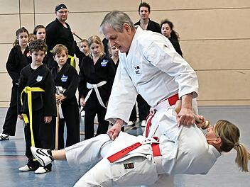 Okinawa-Karate in Aktion.
