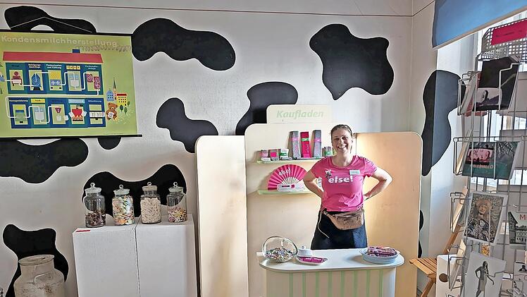 Der alte Milchladen in neuer Gestalt: Im Haus Riemenschneiderstra&szlig;e 13 in M&uuml;nnerstadt, an dessen Ladent&uuml;r noch der Name &bdquo;Bl&uuml;mlein&ldquo; prangt, wurde das sozio-kulturelle Projekt &bdquo;Zum Molker&ldquo; er&ouml;ffnet.