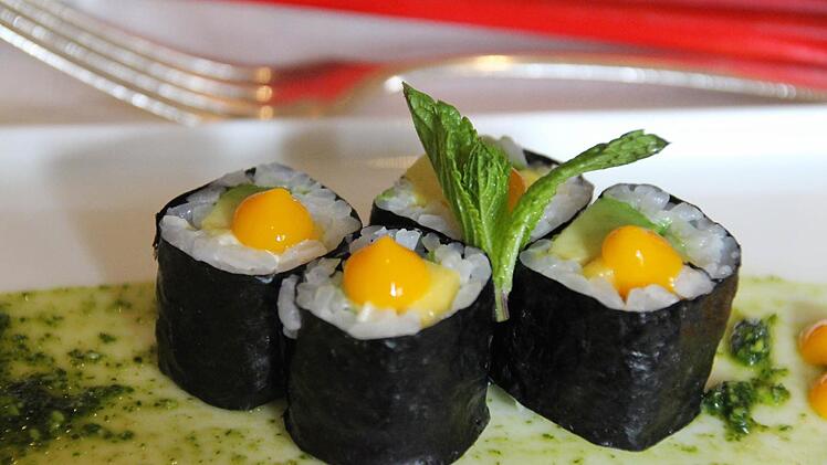 Jasmin Rolls, kreiiert von Jasmin Voit. Ein Bissen Karibik mit Mango, Avocado und Minzpesto.