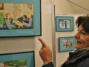 Äußerst amüsant fand Ingrid Dietz diese Karikatur, nicht nur wegen des nackten Mannes. Fotos: Helmut Will
