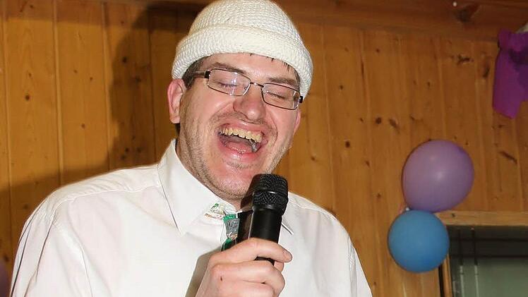 "DJ Ötzi" holte für die Vorsitzende Yvonne Dinkel einen Stern vom Himmel. Foto: Michael Stelzner