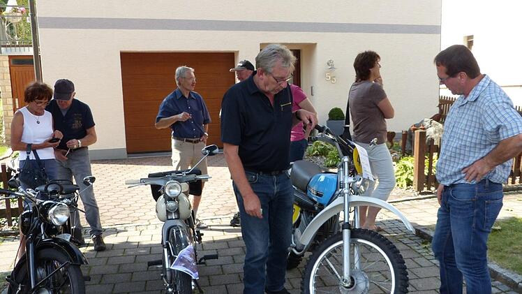 Viele Interessenten gab es beim Moped-Treffen.