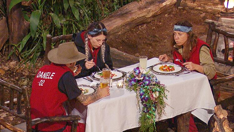 Am letzten Tag im RTL-Dschungel ging es um die Krone. Daniele, Jenny und Tina buhlten um die Gunst der Zuschauer.  Am Ende konnte es nur eine(n) geben: Die neue Dschungelkönigin heißt Jenny Frankhauser. Foto: RTL MG D