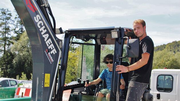 Anfang September heißen viele Unternehmen ihre neuen Auszubildenden willkommen. Symbolbild: Werner Vogel