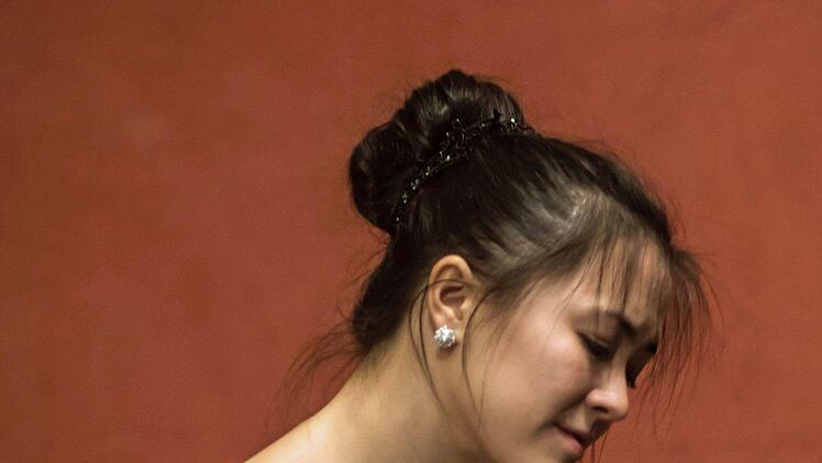 Zahlreiche Schüler und ehemalige Schüler des Bildungsinstituts für Musik und Musiktheater gestalteten ein Jubiläumskonzert im Haus Contakt in Coburg. Nina Scheidmantel begeisterte als Liszt-Interpretin.Foto: Jochen Berger