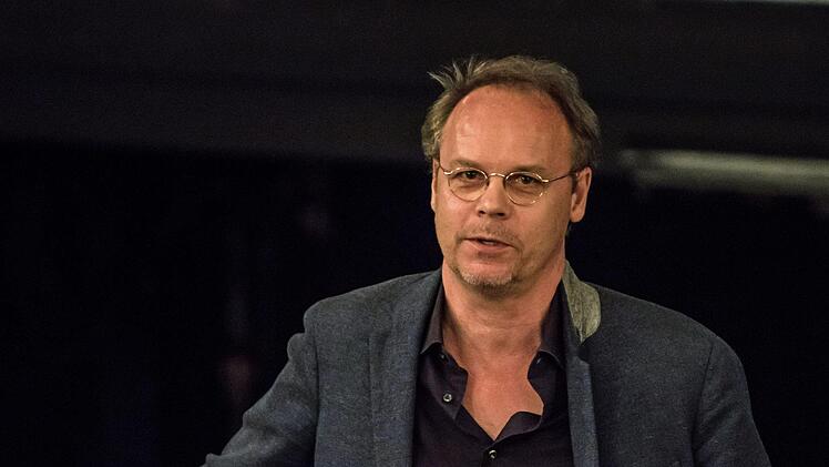 Probenszene aus Bizets "Carmen". Die Neuinszenierung am Landestheater Coburg feiert am 2. Juni Premiere. Regiseur und Bühnenbilder: Alexander Müller-ElmauFoto: Jochen Berger