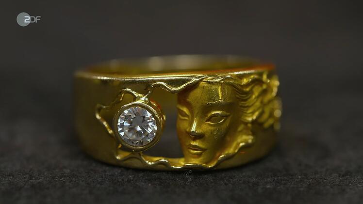 Als weiteres Objekt der Sendung wurde ein Ring mit Frauengesicht der spanischen Schmuckmanufaktur Carrera y Carrera von Wendela Horz in den 1980er/90er Jahren datiert. Für den Schmuck aus 750er Gold mit Brillant (0,4 Karat) wünschte sich der Verkäufer 1.600 Euro, Horz schätzte 1.200 bis 1.300 Euro und David Suppes zahlte 1.700 Euro.