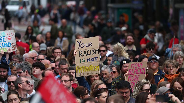 Nach Krawallen in Belfast - Demonstration