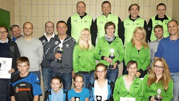 Sportler des TC, des RVC, der DLRG, des SC Steinwiesen sowie TT-Spieler aus Neufang wurden geehrt.