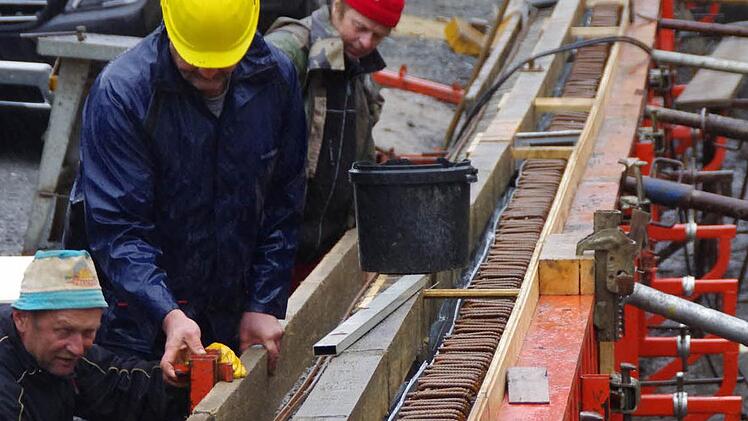 Die Ufermauer am Tiefenbach wird ebenfalls in Stand gesetzt. Foto: Marco Meißner