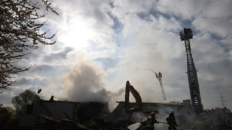 Hunderte retten sich vor Flammen in Kehler Gro&szlig;raum-Disco