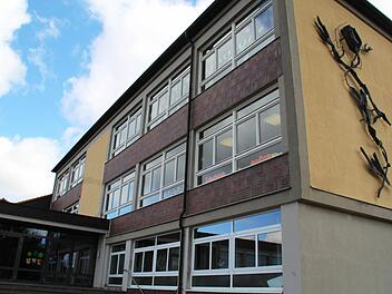 Intensive Diskussionen gab es im Nüdlinger Gemeinderat über die Schlossberg- Grund- und Mittelschule. Hier bereiten der Brandschutz und die Jugendsozialarbeit den Räten große Sorgen. Foto: Werner Vogel