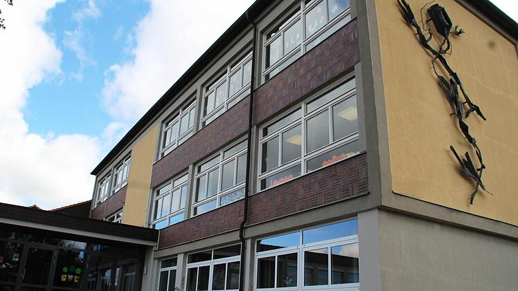 Intensive Diskussionen gab es im Nüdlinger Gemeinderat über die Schlossberg- Grund- und Mittelschule. Hier bereiten der Brandschutz und die Jugendsozialarbeit den Räten große Sorgen. Foto: Werner Vogel