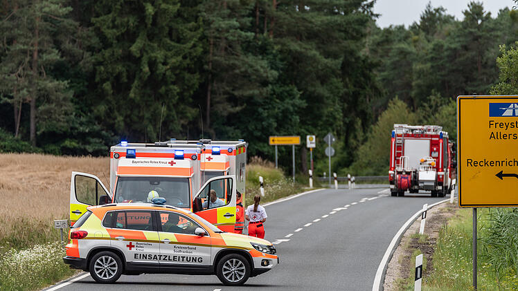 Auto ger&auml;t auf Gegenfahrbahn: drei Verletzte