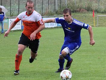 Dominik Och (links) und seine Mannschaftskameraden vom TSV Pfarrweisach stehen am Sonntag in Bad Staffelstein vor einem wegweisenden Spiel.