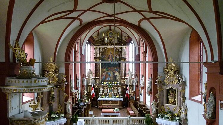 Blick in das Kirchenschiff mit seinem Netzgewölbe Fotos: Marion Krüger-Hundrup