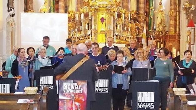 Die "Spirit Voices" am vergangenen Sonntag beim Misereor-Konzert in Marienweiher Foto: Heike Schülein