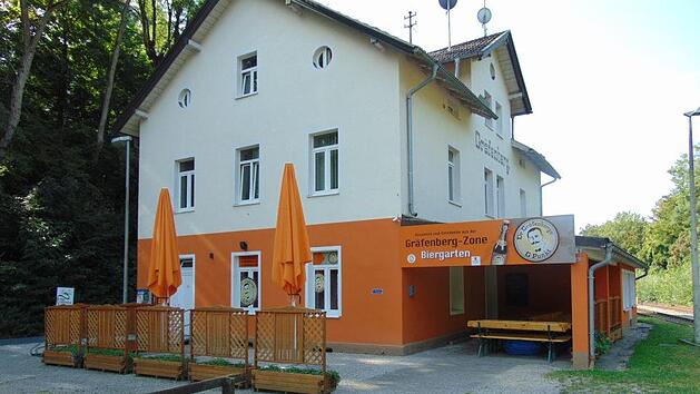 Das Bahnhofsgebäude in Gräfenberg Foto: Petra Malbrich