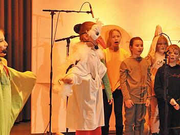 Die Bad Bockleter "Singmäuse" begeisterten nicht nur die Kinder, sondern ließen auch die Erwachsenen im Kursaal dahinschmelzen.
