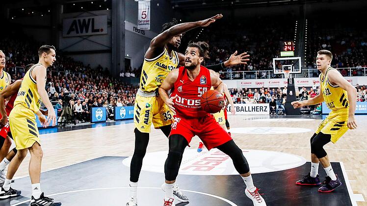 Im Bundesligaspiel vor drei Monaten entschied der Berliner Landry Nnoko (links) mit 18 Punkten und 13 Rebounds das Centerduell mit Assem Marei (2/5) klar für sich.  Foto: Daniel Löb