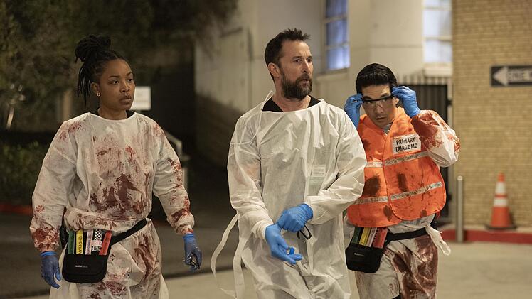 Blutig geht es auch mal zu in "The Pitt". Wer mit Blut, offenen Wunden, Not-OPs und ekligen Anblicken ramponierter K&ouml;rper Probleme hat, sollte sich eher vorsichtig an die Serie herantasten.