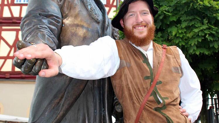 Adam Riese in Metall und in natura Foto: Sophie R&ouml;der