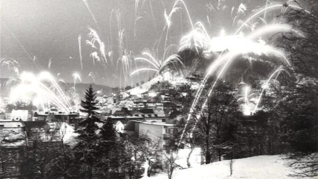 Das Silvesterfeuerwerk zum Jahreswechsel 1981-1982, fotografiert  von der Karl-Jung-Straße. Foto: Hans Seyferth