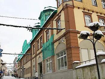 Schicksal bleibt offen: Für das ehemalige Hotel "Zur Post" in der Ludwigstraße wird nach wie vor ein Investor gesucht.  Foto: Ulrike Müller