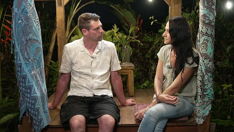 Die 42-Jährige erteilt Sven eine Abfuhr - das trifft ihn hart.