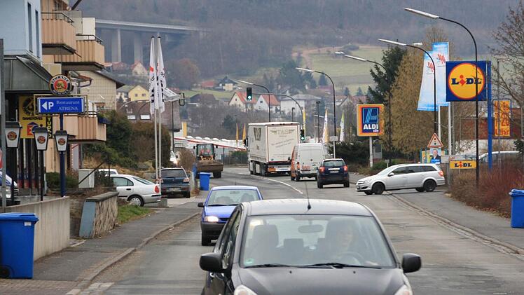 Die Kissinger Straße in Bad Brückenau ist ein echtes Nadelöhr im Sinntal.  Foto: Ralf Ruppert