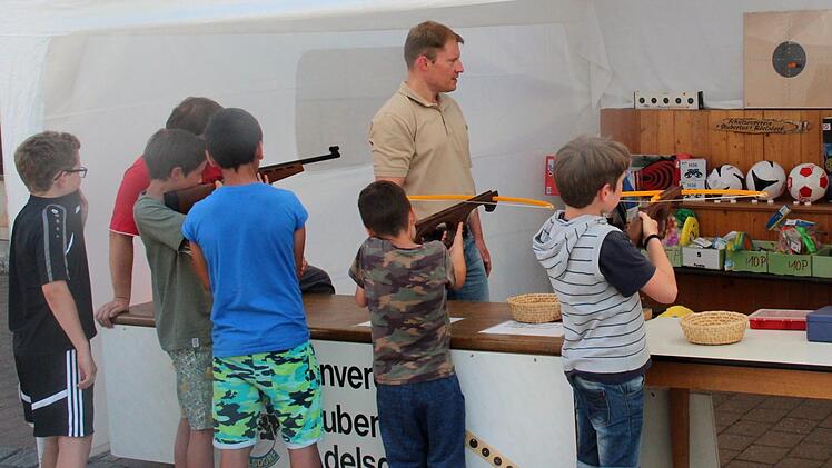 Eindrücke vom Adelsdorfer Dorffest. Foto: Johanna Blum