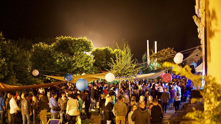 Die "Elotail Lounge" versteht sich als stimmige Ergänzung zum Hammelburger Weinfest. Benni Knüttel