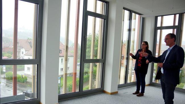 Das Büro von Annegret Kestler befindet sich ganz oben. Es bietet einen tollen Blick auf den Stadtaufbau. Foto: Heike Schülein