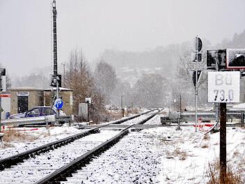 Ein Mann wollte trotz Warnlichts den Trebgaster Bahnübergang überqueren. Das brachte ihn jetzt vor Gericht. Foto: Karl Heinz Weber