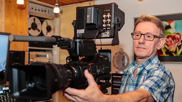 Peter Trebes hat sich  in seinem professionell eingerichteten Studio auf die Digitalisierung von Super 8-Filmen spezialisiert. Foto: Matthias Hoch