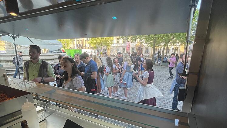 Erlangen: Gratis Döner zur Eröffnung der Bergkirchweih - "Etyok" sorgt mit Mega-Aktion für Ansturm