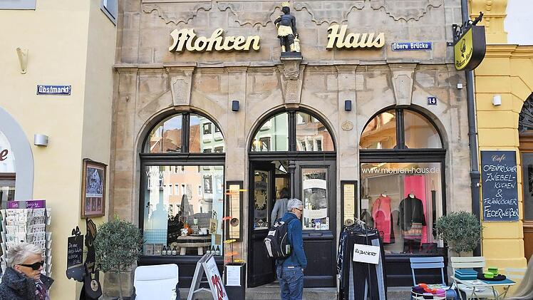 Die Reaktionen auf die Anfeindungen gegen das Mohrenhaus an der Oberen Brücke in Bamberg fallen eindeutig aus. Foto: Ronald Rinklef