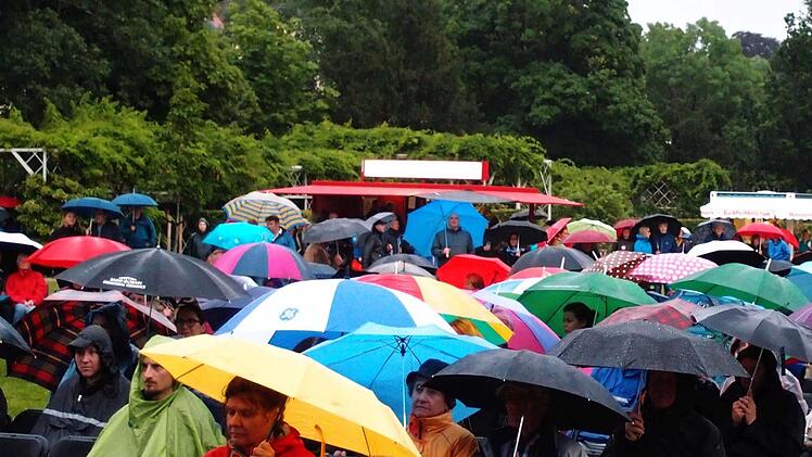Impressionen vom Coburger Klassik-Open-Air im Rosengarten mit dem Philharmonischen Orchester des LandestheatersFoto: Jochen Berger
