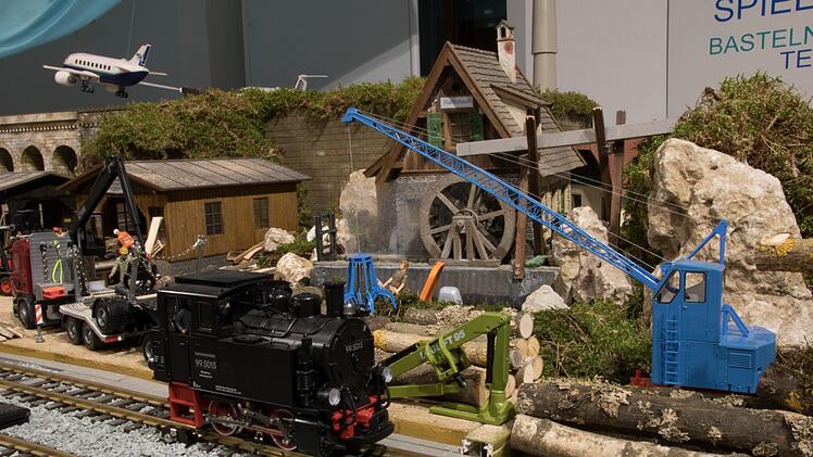 Die Eisenbahn-Ausstellung in der Kaiserpfalz zeigt ein Winterparadies mit Eisenbahnen, und historischen Lokomotiven. Fotos: Josef Hofbauerund