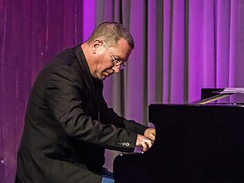 Einen eindringlichen Klavierabend gestaltete der Pianist und Komponist Chris Jarrett bei "Leise am Markt".Foto: Jochen Berger