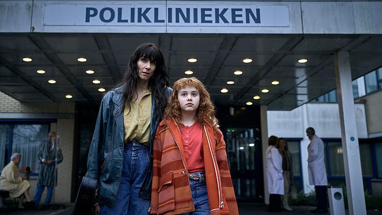 Schon mit zwölf Jahren führt Emma (jung: Loet Janssen) kein normales Leben mehr. Sie erhält eine schwere Krebsdiagnose. Sie und ihre Mutter, die alleinerziehende Marijke (Caya de Groot) verlassen geschockt die Klinik, nachdem sie erfahren haben, wie es um Emma steht.