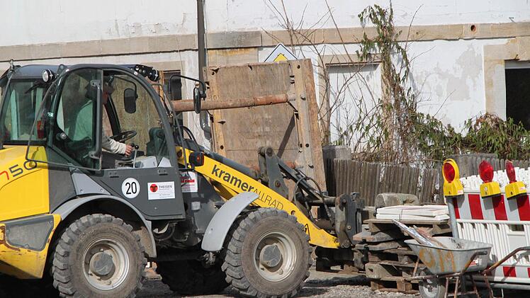 ... und platzieren das Material an den neuralgischen Punkten.